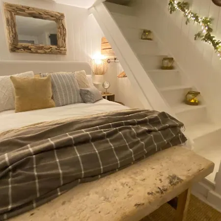 Smugglers Hideaway: Charming Fisherman's Cottage with Harbour View St Ives  Exterior photo