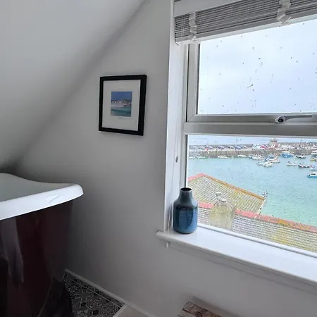 Smugglers Hideaway: Charming Fisherman's Cottage with Harbour View St Ives  Exterior photo