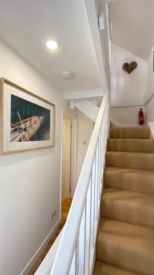 Smugglers Hideaway: Charming Fisherman's With Harbour View