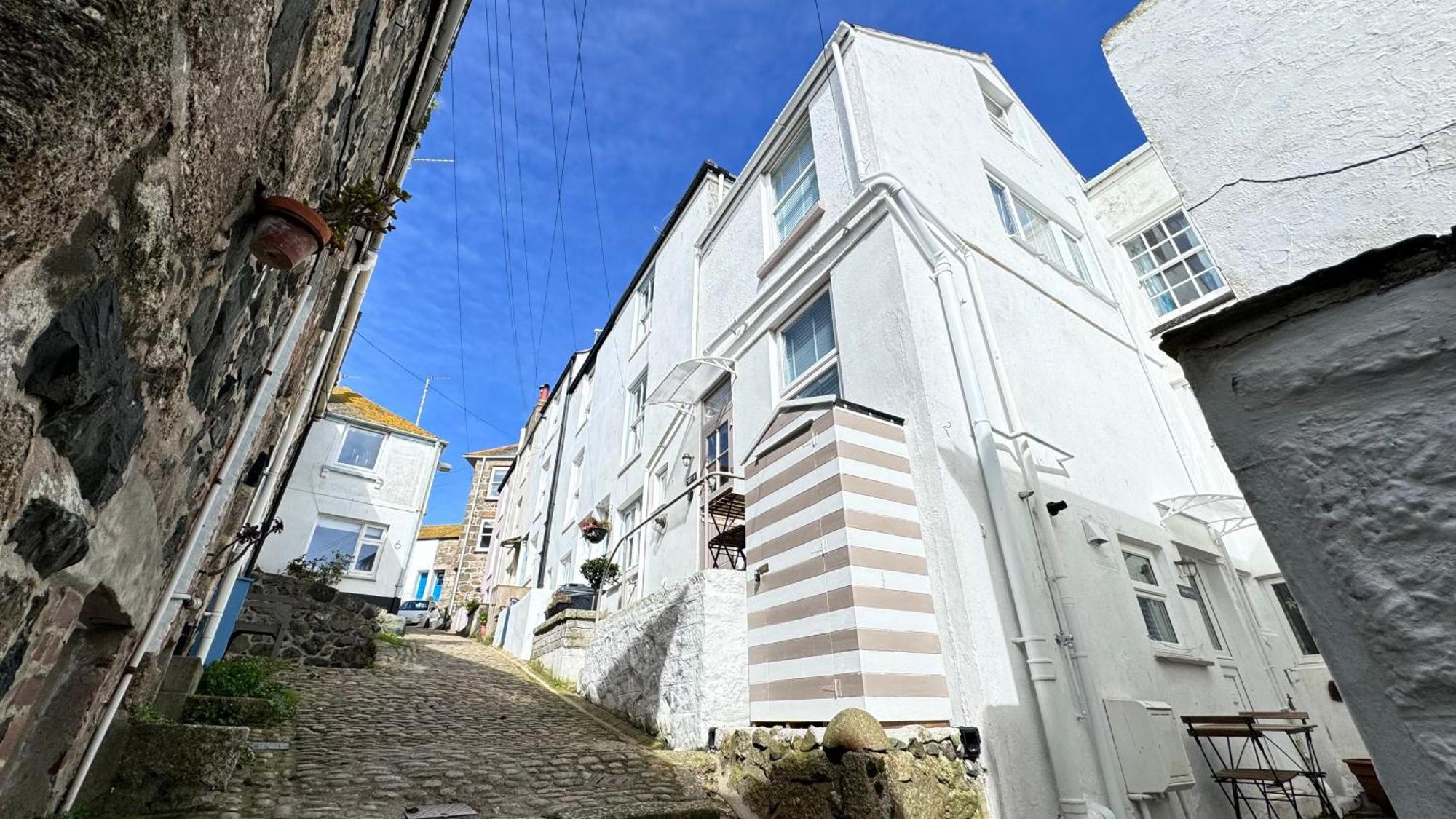 Smugglers Hideaway: Charming Fisherman's With Harbour View *