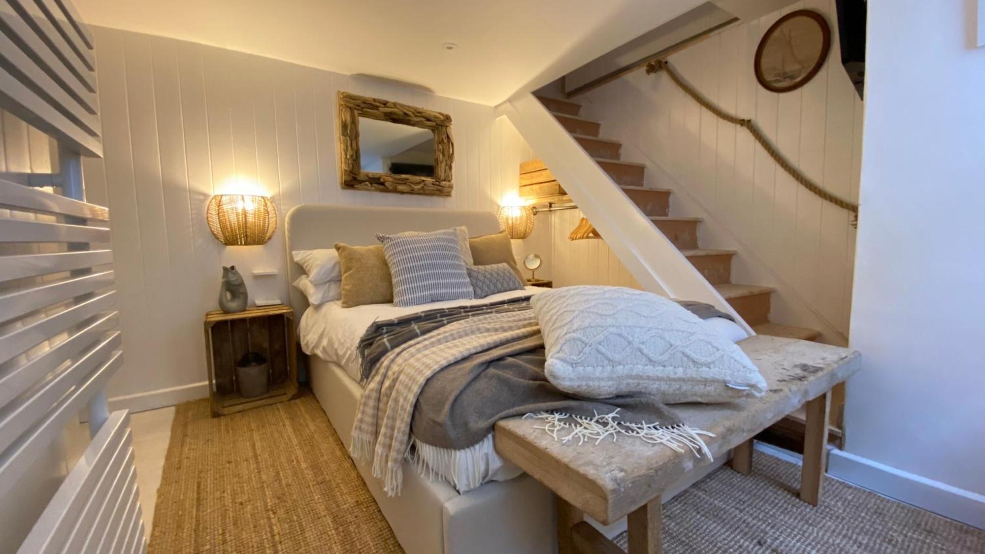 Smugglers Hideaway: Charming Fisherman's With Harbour View